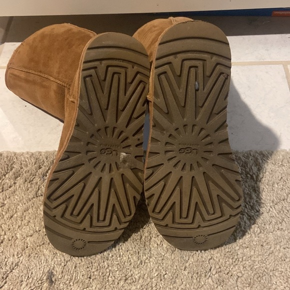 Uggs, great condition camel colored UGG boots - Picture 4 of 8